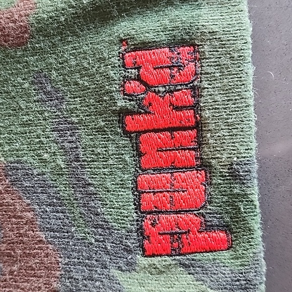 Unisex winter hat - army print from Ashton Kutchers show 'punk'd' - Picture 4 of 6